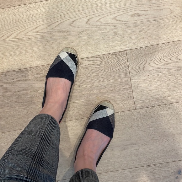 Like NEW Burberry Navy Blue Nova Check Canvas Espadrilles - Picture 3 of 13